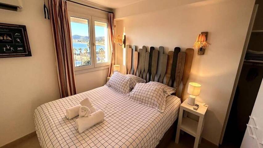 Gîte pour 5 personnes, avec balcon dans Port Du Lavandou