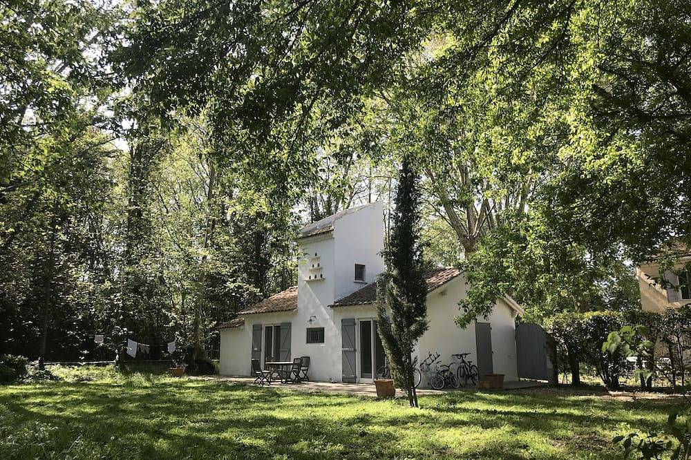 Gite calme pour 2 à 4 personnes chez un éleveur de taureaux en Camargue in Saintes-Maries-de-la-Mer, Côte méditerranéenne (France)