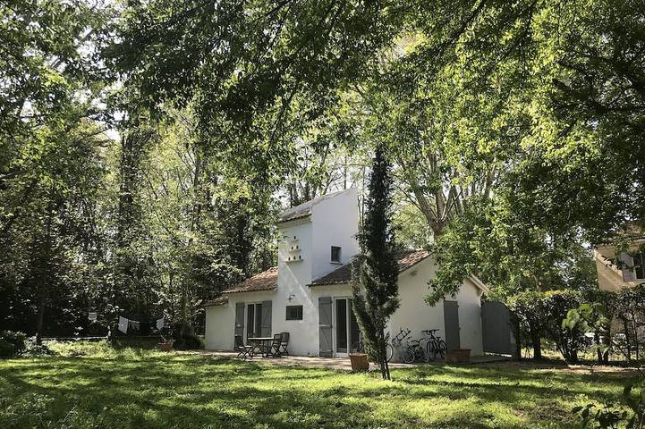 Location de vacances pour 4 personnes, avec jardin et terrasse en Camargue