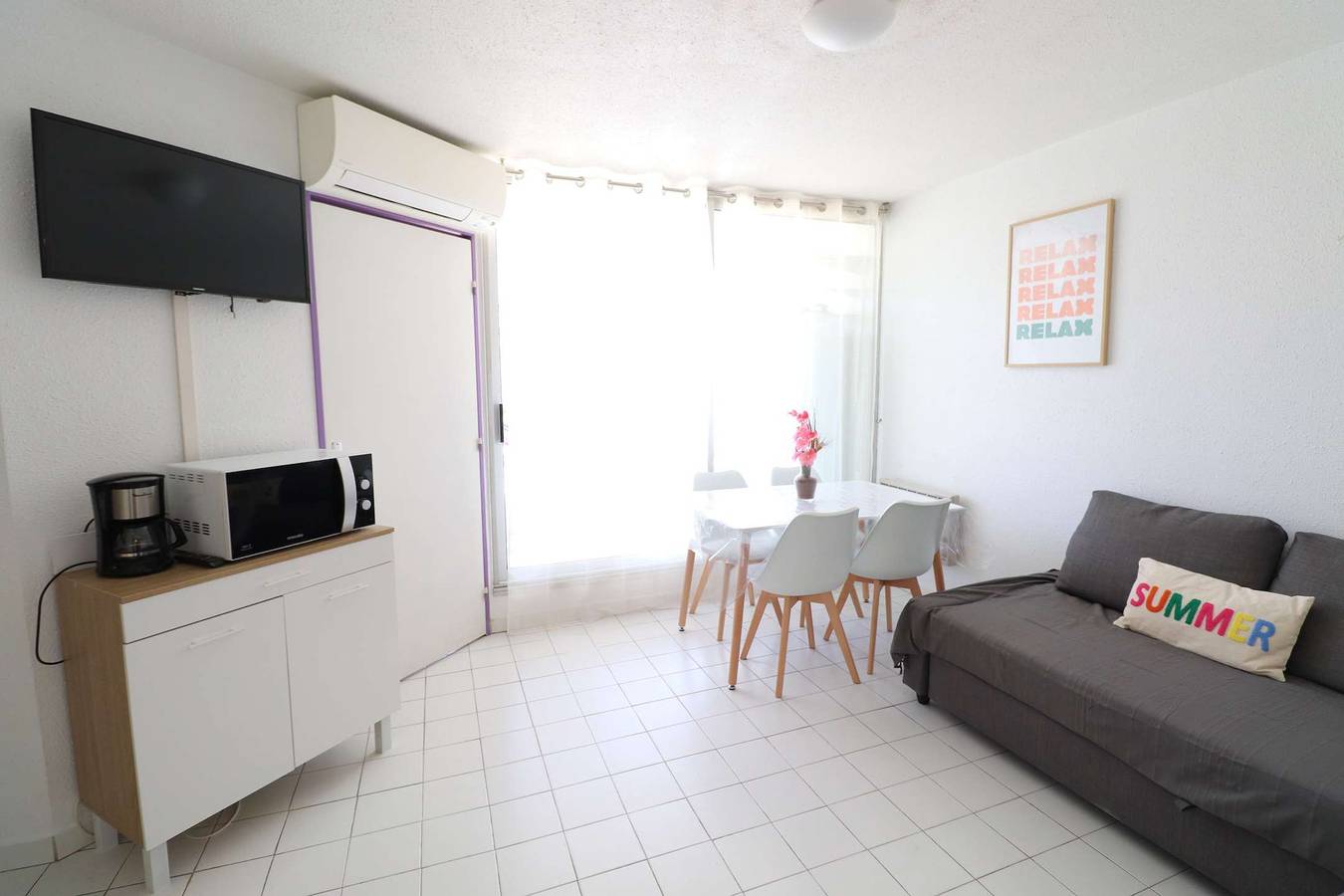 Ganze Ferienwohnung, 2 room cabin swimming pool air conditioning loggia and terrace in Le Grau-du-Roi, Côte d'Améthyste