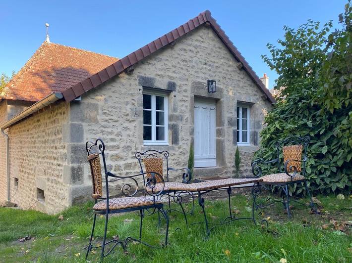 Gîte pour 2 personnes, avec jardin à Couches