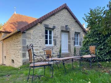 Gîte pour 2 personnes, avec jardin à Couches