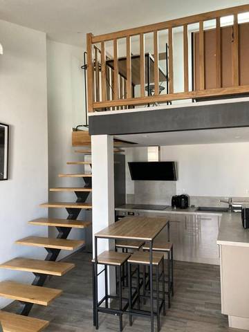 Gîte pour 4 personnes, avec terrasse et vue à Puymiclan