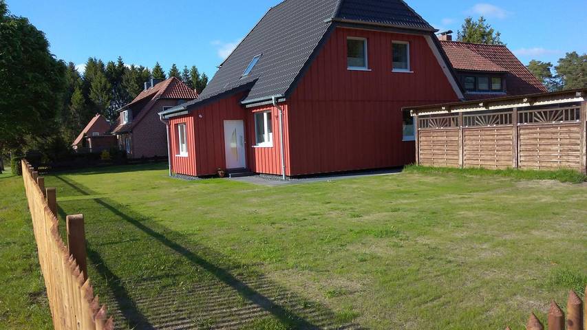 Vakantiehuis voor 8 personen, with tuin and whirlpool as well as sauna and terras in Bispingen