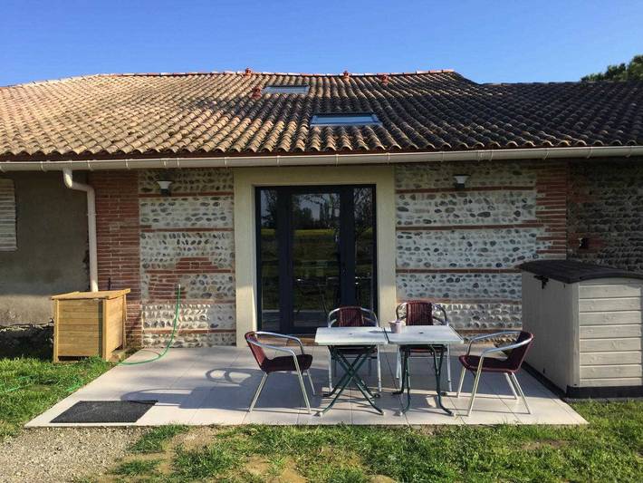 Gîte pour 6 personnes, avec piscine ainsi que jardin et terrasse à Merville - 2