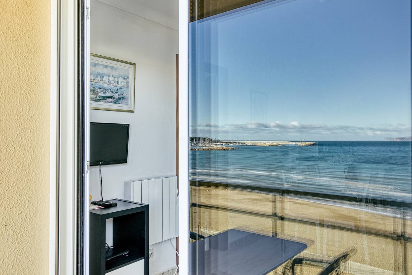Entire apartment, Apartment 'Platja Mar 3º' with Sea View and Balcony in l'Escala, Upper Empordà