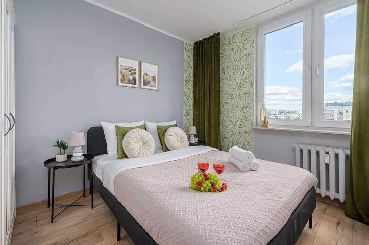 Ganze Wohnung, Lumina 4-room Apart with Balcony near Metro in Mokotów, Warschau