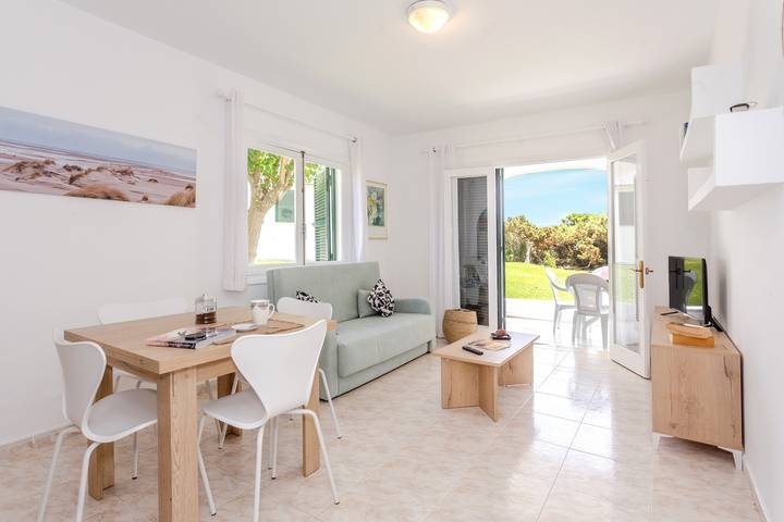 Ganze Wohnung, Apartment 'Biniforcat 21' nahe am Meer mit Gemeinschaftspool in Cala Blanes, Ciutadella
