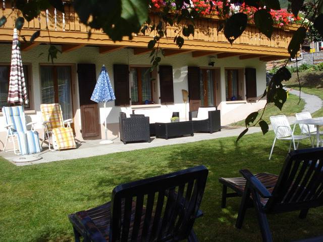Ganze Ferienwohnung, Chalet Petunia -Bettwohnung in Grächen, Walliser Alpen