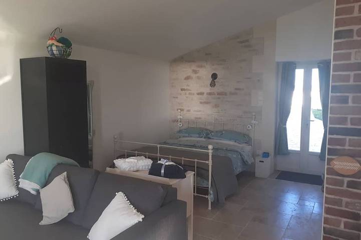 Gîte pour 2 personnes, avec terrasse et jardin à Chenac-Saint-Seurin-d'Uzet - 2