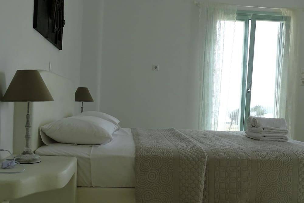 \"The Olive Tree\"Traditional house with sea view families/couples in Gournado-Fylakopi