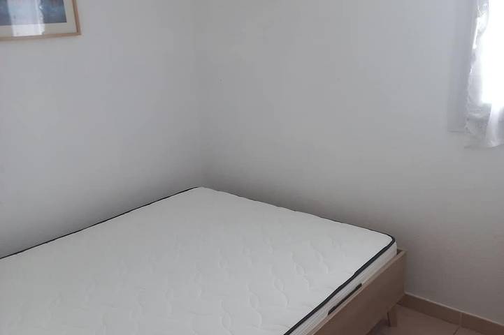 Location de vacances pour 4 personnes, avec terrasse ainsi que piscine et jardin à Vic-la-Gardiole - 3