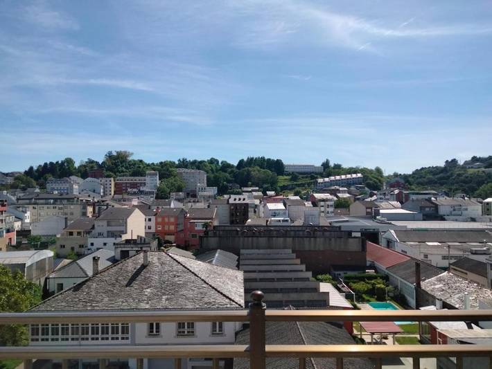 Apartamento para 8 personas, con Balcón además de Terraza y Vistas en Sarria
