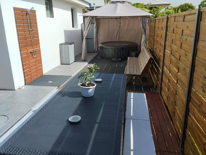 Location de vacances pour 4 personnes, avec terrasse et jacuzzi à Petit-Canal - 2