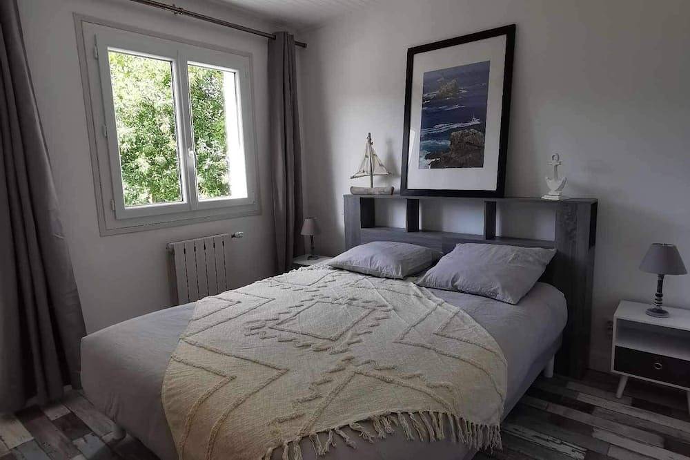 Gîte de campagne avec piscine intérieure et privative in Plounévez-Moëdec, Région de Lannion