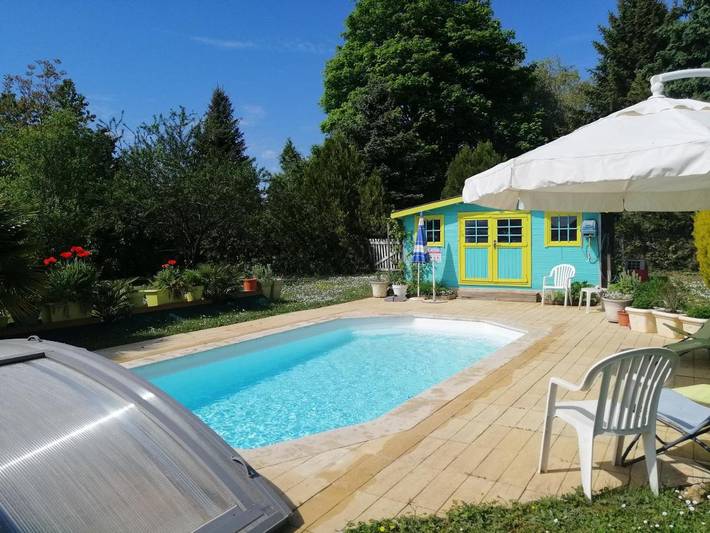 Location de vacances pour 9 personnes, avec Terrasse ainsi que Jardin et Piscine à Beaumont-la-Ronce