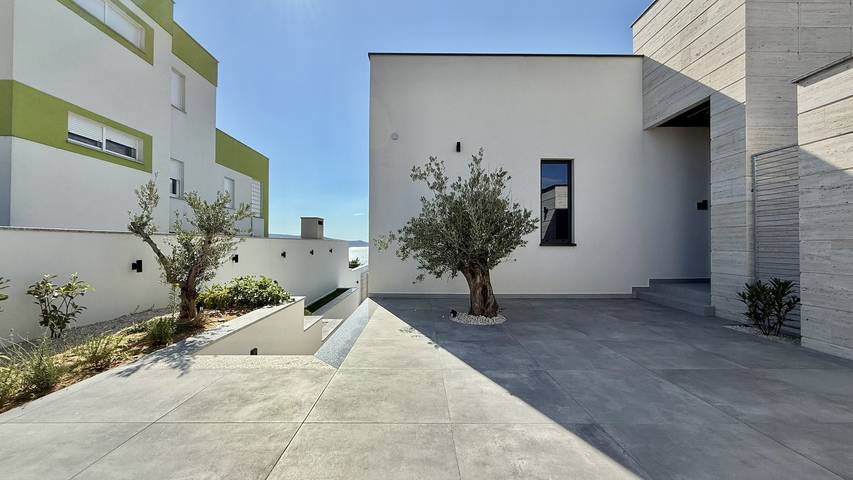 Villa für 10 Personen, mit Balkon und Garten in Jasenice - 3