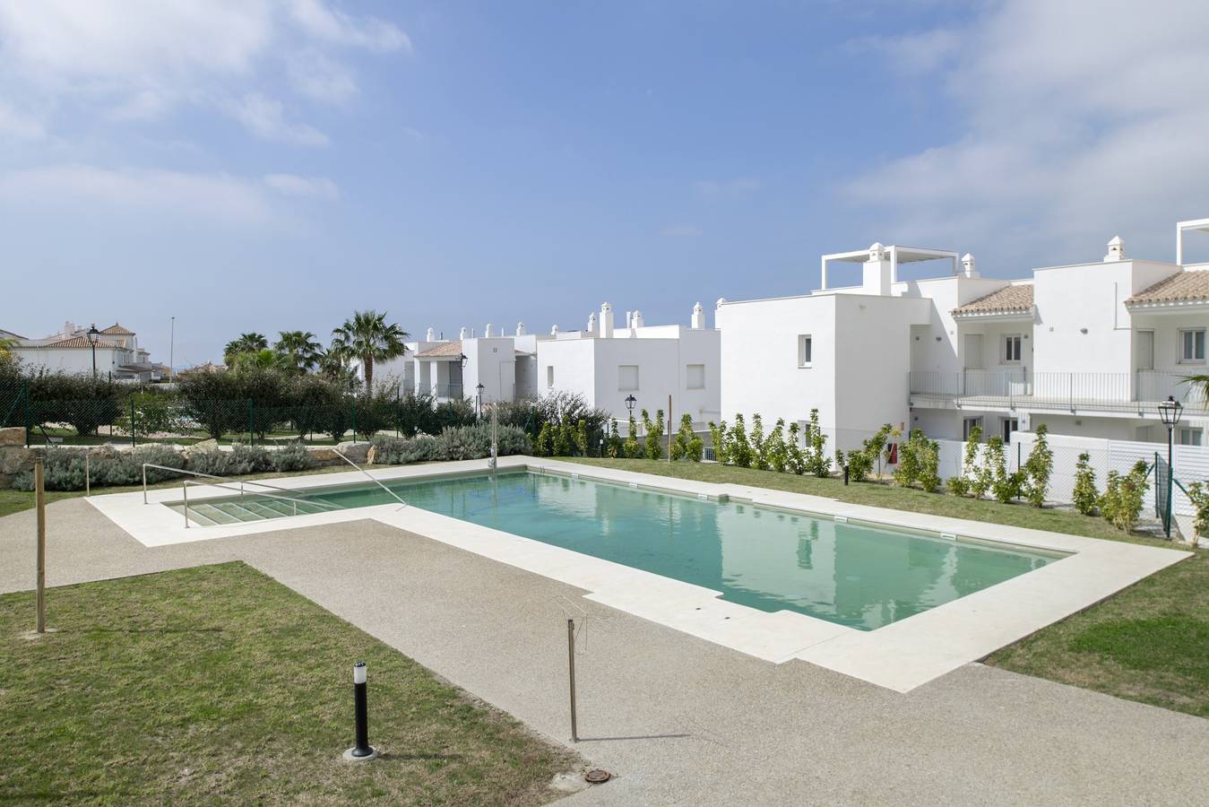 Apartamento entero, Moderno apartamento en Atlanterra con piscina, placas solares, batería y respaldo in Atlanterra, Tarifa