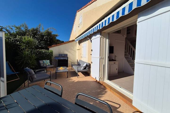 Ferienhaus für 6 Personen, mit Pool und Terrasse sowie Garten, mit Haustier