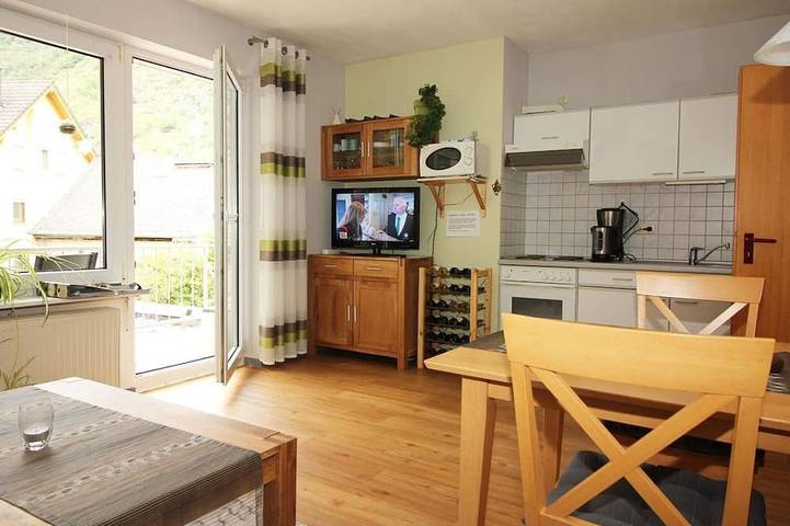 Gîte pour 2 personnes, avec balcon et jardin à Ernst
