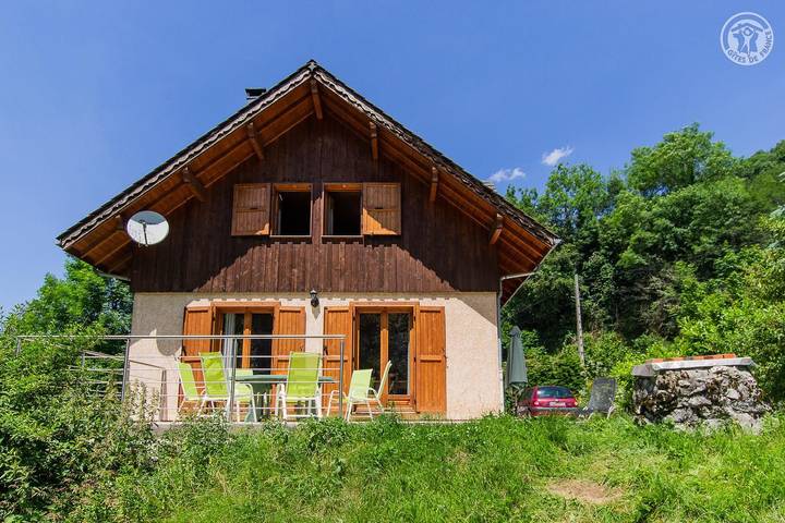 Gîte pour 8 personnes, avec jardin et terrasse à Entremont-le-Vieux