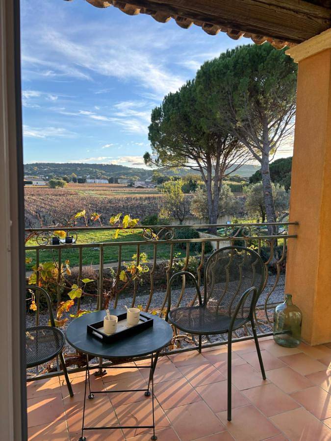 Location de vacances pour 2 personnes, avec jardin et vue ainsi que piscine et balcon à Rochegude - 2