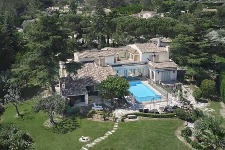 Villa pour 18 personnes, avec jardin et balcon à Mouans-Sartoux