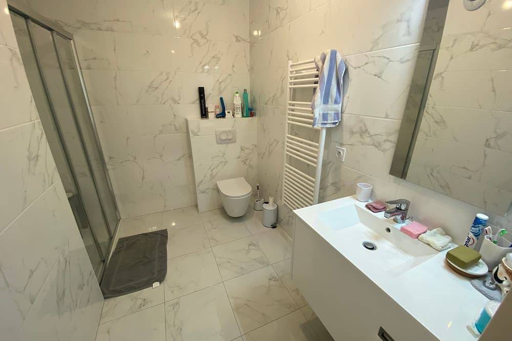 Appartement entier, Larmor-Plage : T2 en résidence de standing avec terrasse et parking, à deux pas de la plage et des commerces in Larmor-Plage, Côte des Mégalithes