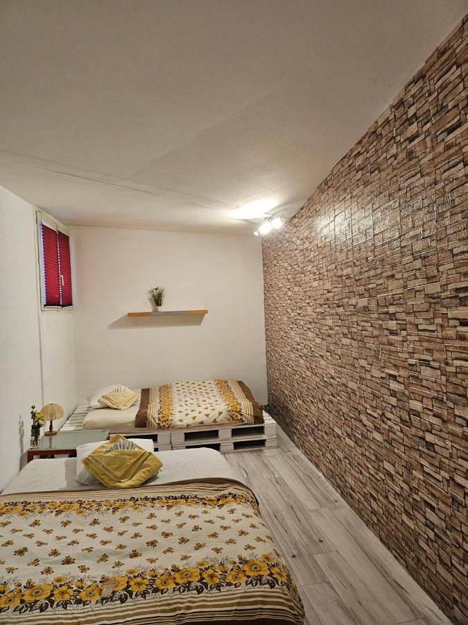 Gîte pour 4 personnes, avec Balcon ainsi que Terrasse et Jardin à Bienne - 3