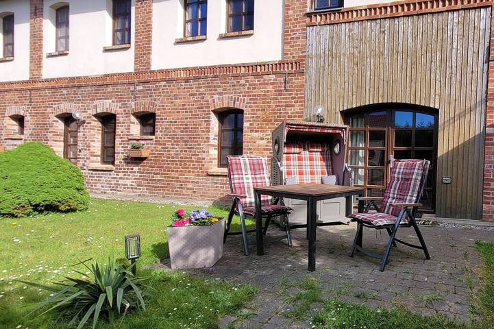 Ferienwohnung für 3 Personen, mit Terrasse und Garten in Steffenshagen