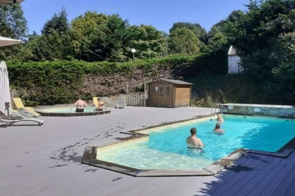 Mobile home with terrace for 4 people in Guégon, Pontivy region