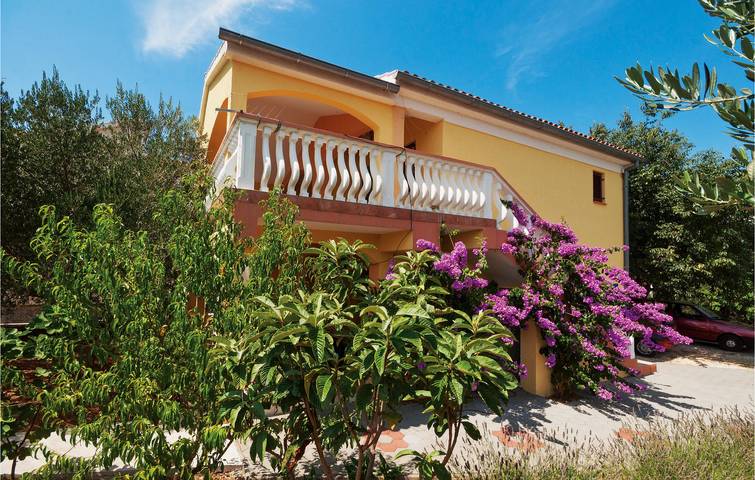 Gemütliche Ferienwohnung mit Terrasse, Parkplatz und WLAN – 2 km bis zur Küste in Obrovac, Zadar