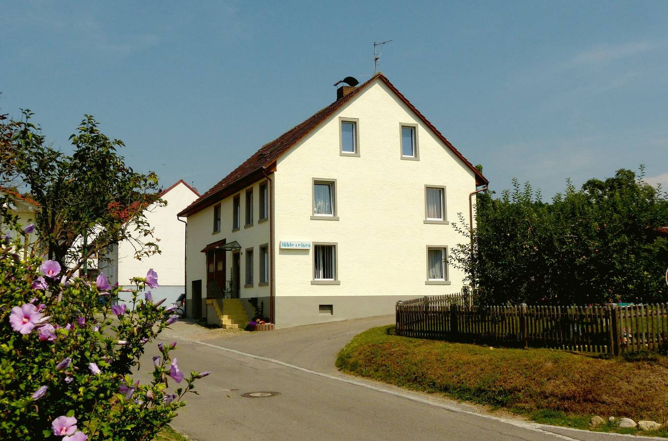 Ganze Ferienwohnung, Ferienzimmer Helga Löble - Doppelzimmer mit Kochgelegenheit im Dg in Öhningen, Untersee