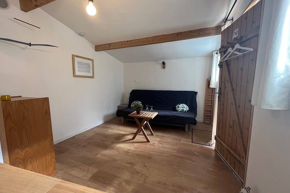 Air-conditioned cabana with Mediterranean garden 9 minutes from the sea in Frontignan, Mittelmeerküste (Frankreich)
