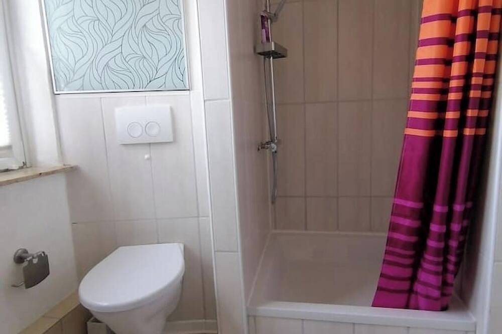 Ganze Wohnung, Schöne Wohnung in ruhiger Lage\n1. Stock - Haustierfreundlich in Schloss Dankern, Haren (Ems)