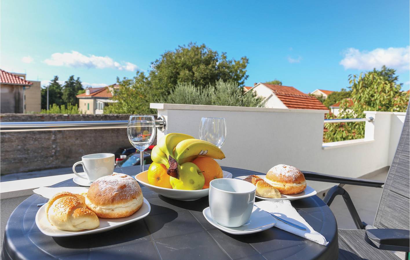 Ganze Ferienwohnung, Gemütliche Wohnung mit Terrasse, WLAN und Parkplatz, 2,5 km vom Strand entfernt in Kastel Stari, Kaštela
