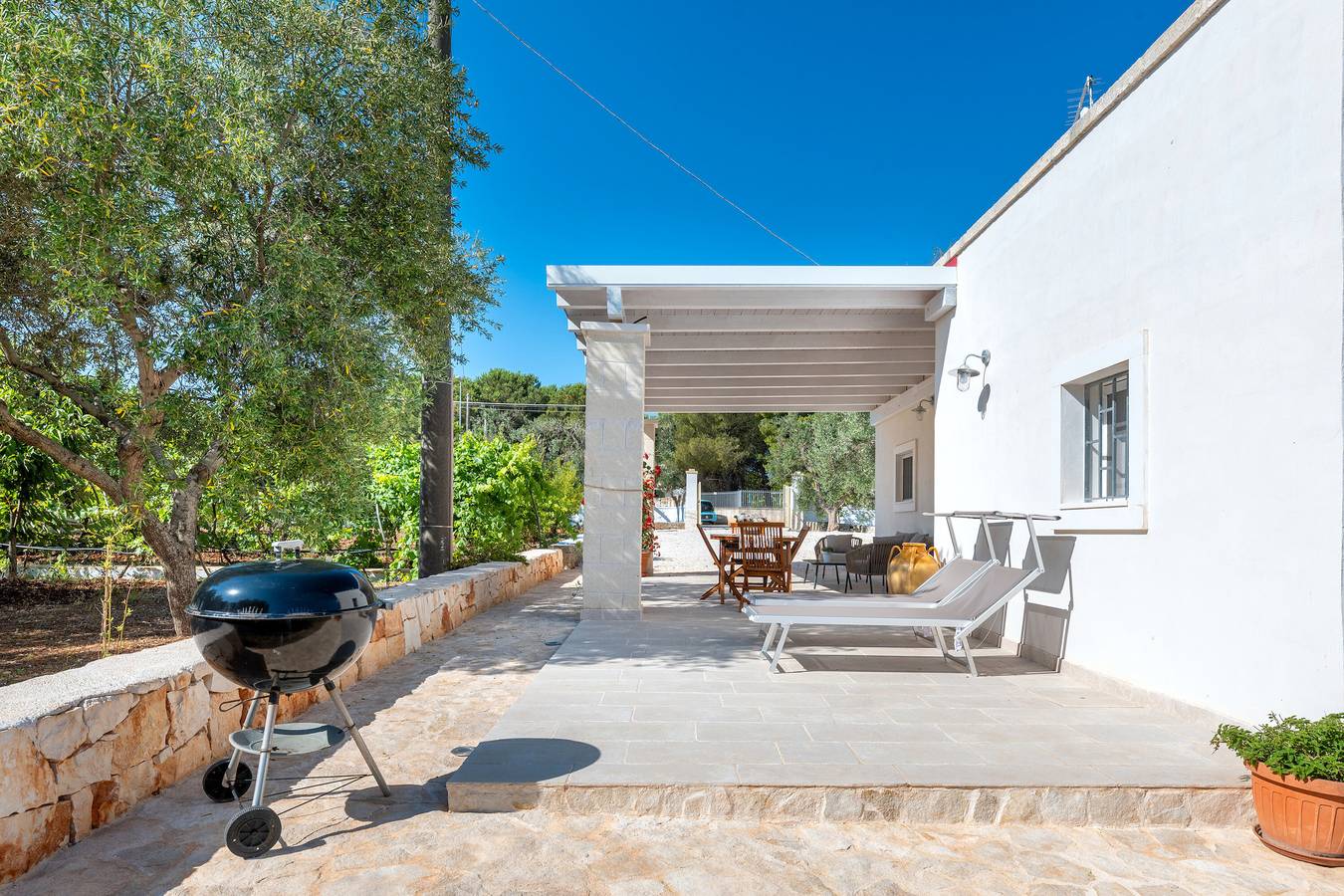Casa vacanze 'Il Melograno' con terrazza privata, Wi-Fi e aria condizionata in Ostuni, Salento