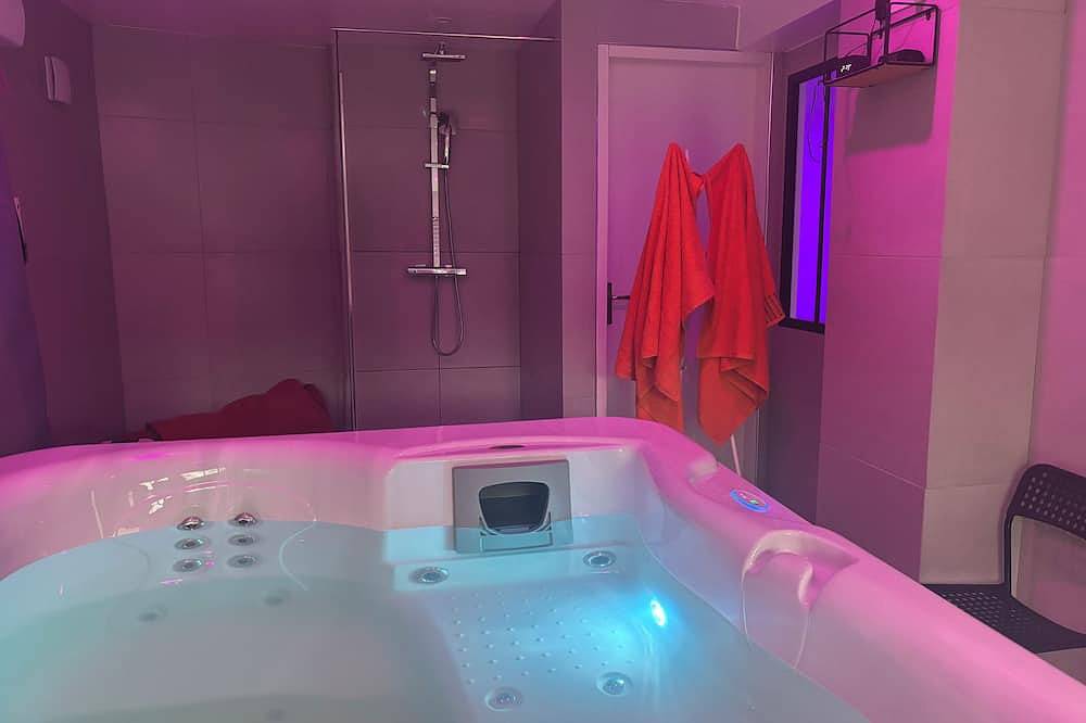 Private Jacuzzi Loveroom in Conflans-Sainte-Honorine, Yvelines