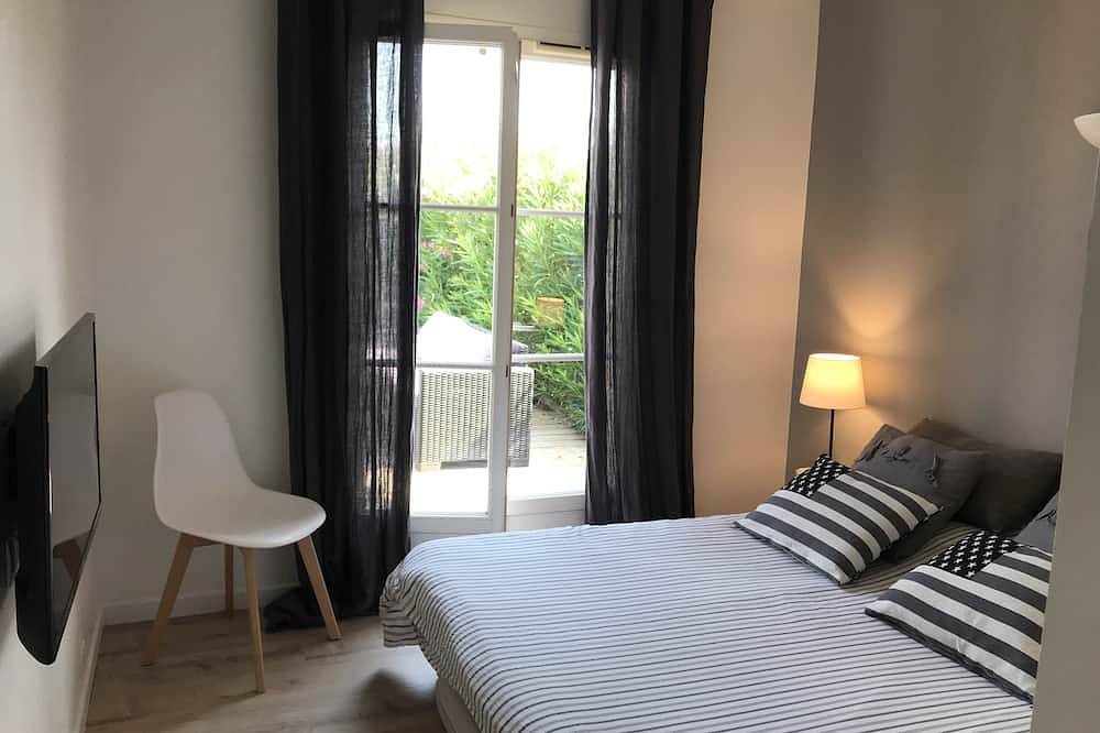 Saint-Tropez Haus mit Garten, 2 Schlafzimmer für 5 Personen, Strand 50 m. in Gassin, Draguignan Region