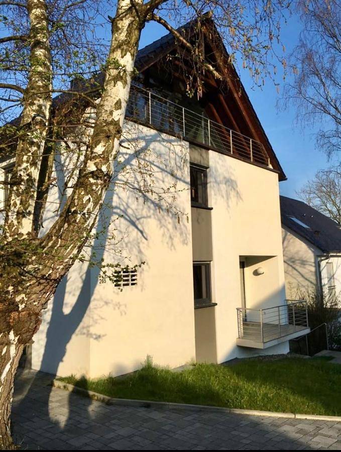 Ferienwohnung für 8 Personen, mit Balkon und Terrasse sowie Garten in Bochum