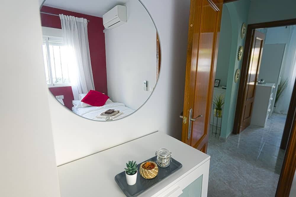 Entire apartment, Casa Meandro: 9min➟⛱️⋆Terrace⋆Garage Parking⋆Ac⋆Wifi⋆Washing Machine in La Herradura, Almuñecar