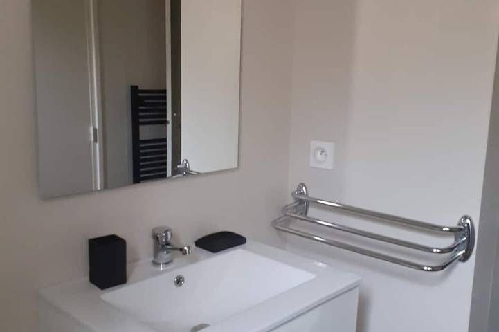 Entire apartment, Apartment with secure parking in the city center. Pets allowed! in Le Boulou, Céret region