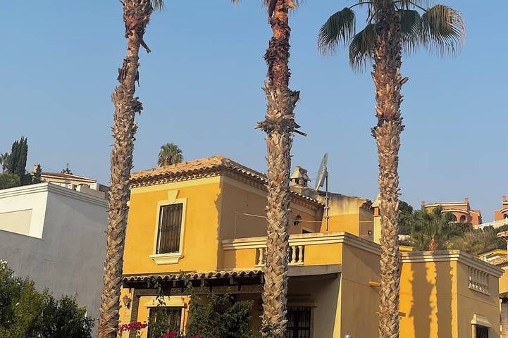 Villa pour 4 personnes, avec jardin ainsi que piscine et balcon, animaux acceptés à Rojales