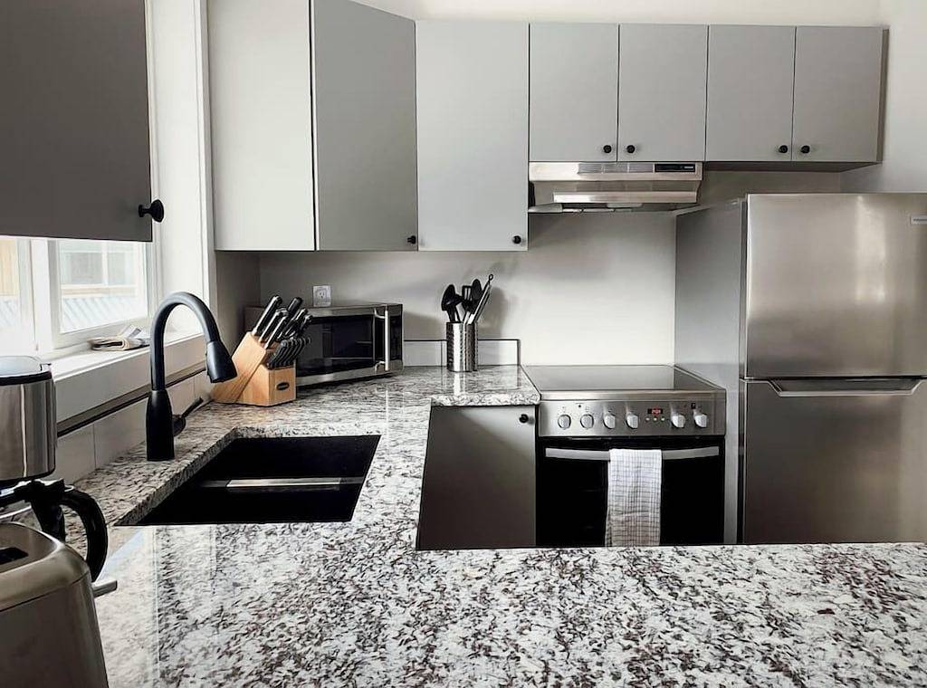 Ganze Wohnung, Brandneu! 2 Side-by-Side-Eigentumswohnungen mit Whirlpool + epische Aussicht + kostenloser Parkpass in Banff-Nationalpark