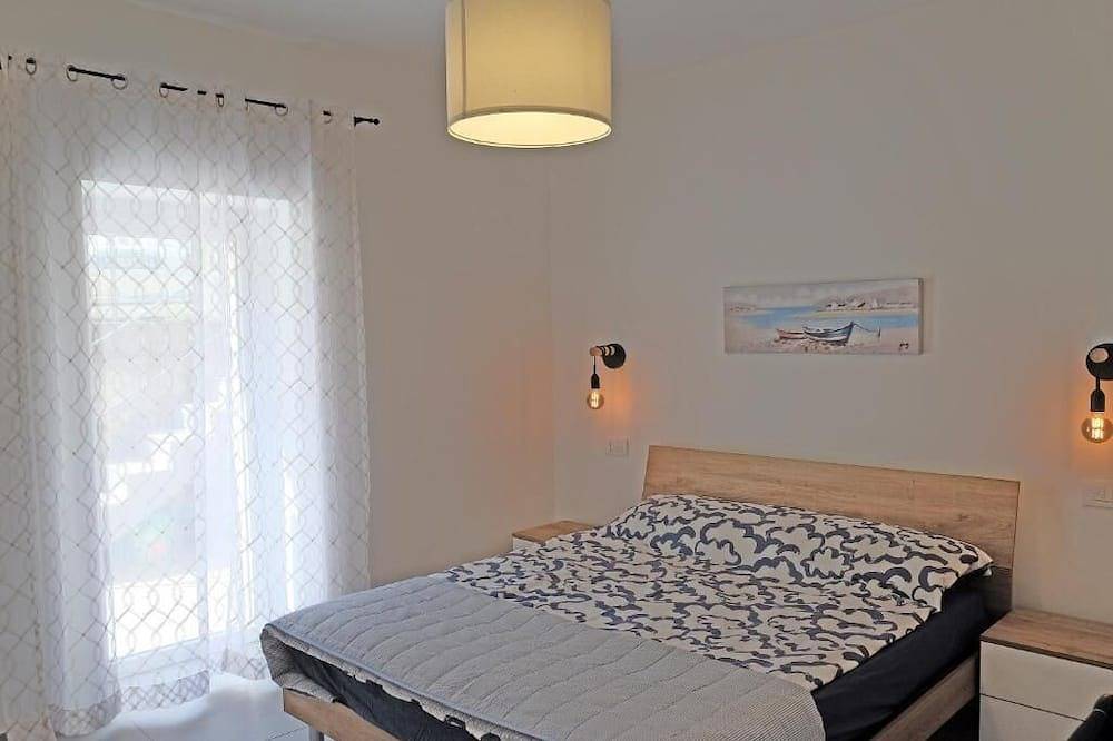 Entire apartment, Riva Ponente - 150m to the beach - with parking in Riva Trigoso, Sestri Levante