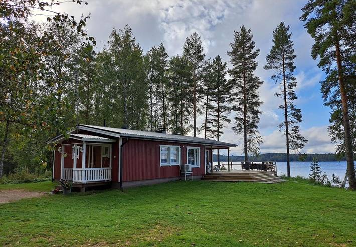 Ferienhaus für 7 Personen, mit Terrasse und Garten sowie Sauna und Seeblick