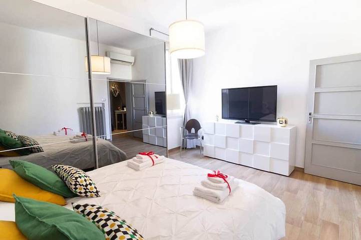 Entire apartment, Canalchiaro Suite, 6 guests in Modena, Modena Province