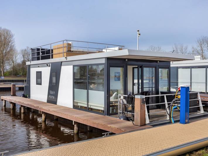 Boot für 4 Personen, mit Terrasse und Garten sowie Seeblick in Friesland