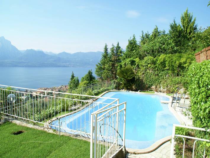 Villa für 6 Personen, mit Balkon und Garten sowie Pool, kinderfreundlich in Torri del Benaco