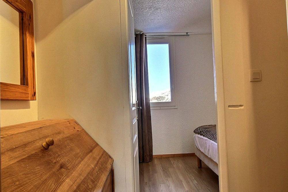 Entire apartment, Charming 2-room apartment at the foot of the slopes with balcony, for 4 people in Plagne Villages, La Plagne-Tarentaise